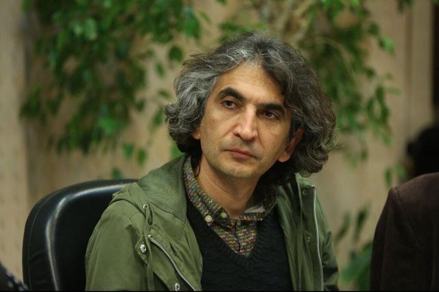 هنرمند مجسمه ساز: پاییز- برگ نظام نخبگانی هنر و سیاست را درگیر می کند