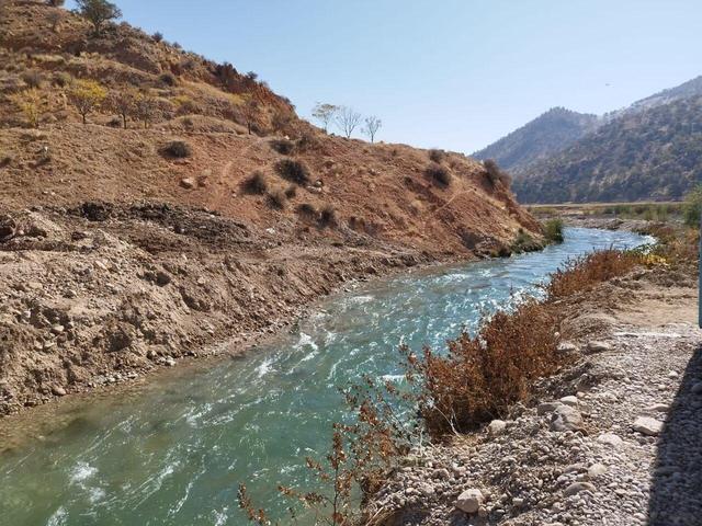 رودخانه مهاباد پس از بارش‌های دل‌نشین دوباره به سد این شهر رسید