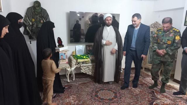 تجلیل از همسر شهید فداکار کرمانشاهی همزمان با میلاد حضرت زهرا (س)