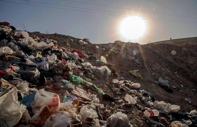 دادستان کلات: محیط زیست به دفن اصولی پسماند در زباله‌گاه های شهرستان نظارت کند