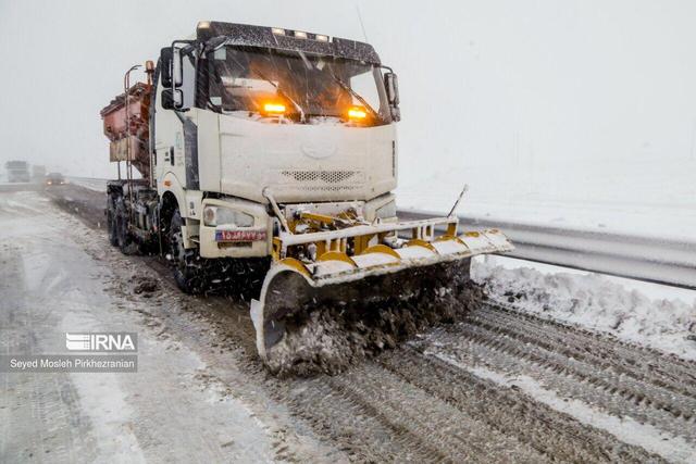 ‍ محورهای مواصلاتی در آذربایجان‌غربی برفی و لغزنده است 