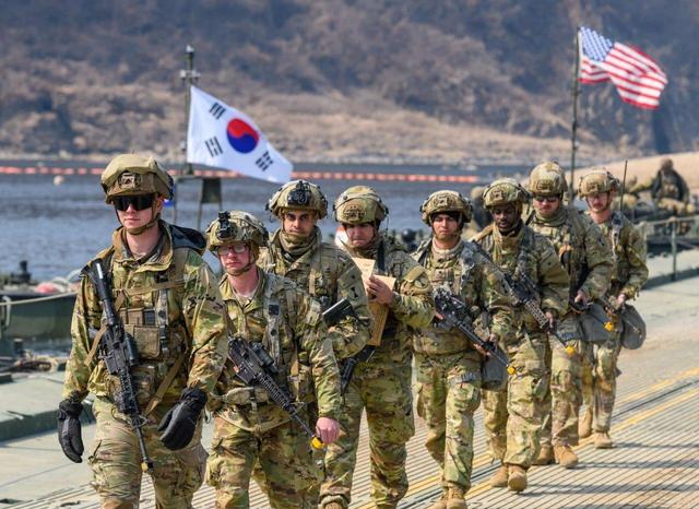 آمریکا بودجه دفاعی خود را تا ۹۰۰ میلیارد دلار افزایش می‌دهد