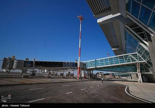 چمدان های انباشته و مسافران سرگردان در دهلی