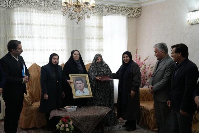 تجلیل از مادر شهید رحمان نوکی در اردبیل