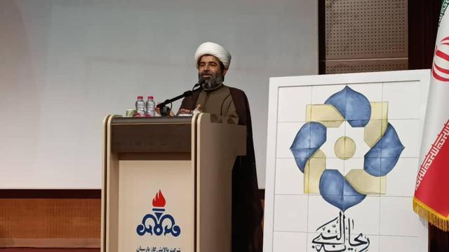 امام جمعه مهر: قرار دادن زنان به عنوان محور اجتماعی به ارتقای فرهنگ در جامعه کمک می‌کند
