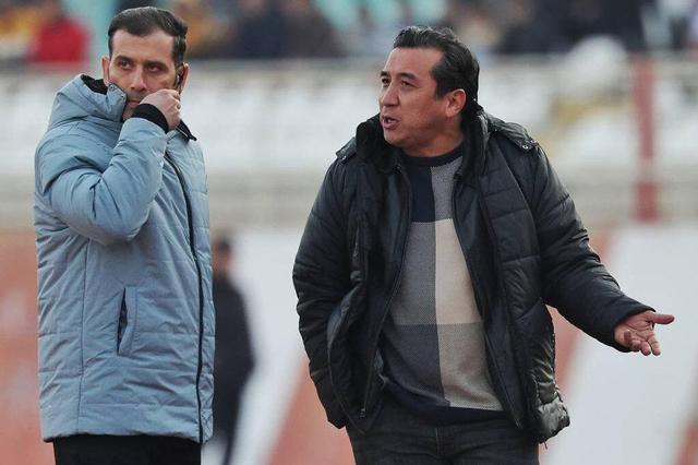 ببینید | حرکت زشت و منشوری خداداد عزیزی در کنار زمین؛ مسئولین کجا هستند؟