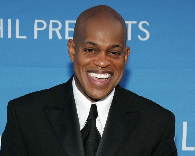 خواننده مشهور اپرا با ضربات چاقو در خانه‌اش کشته شد/ پسر ۳۱ ساله‌اش بازداشت شد