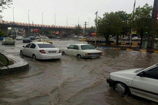 ببینید | آب گرفتگی معابر شهر مهران در اثر بارش‌های اخیر