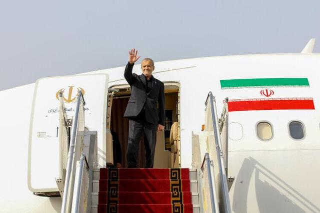 پزشکیان وارد آستانه پایتخت قزاقستان شد