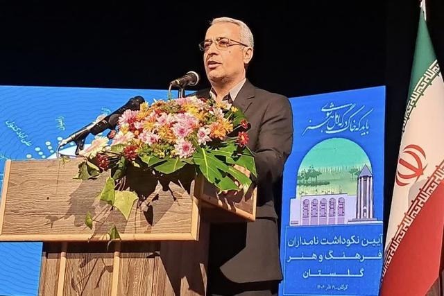 نسل‌های جوان باید راه نامداران فرهنگ و هنر را ادامه دهند