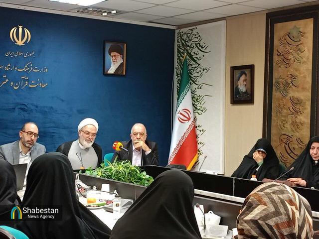 نشست معاون وزیر فرهنگ و ارشاد اسلامی با بانوان فعال قرآنی در آستانه روز زن
