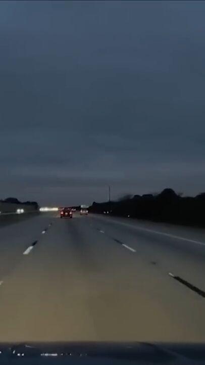 برخورد هواپیما با خودرو در اتوبان‌های آمریکا