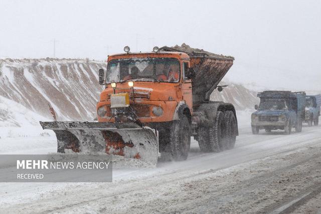 راه دسترسی ۷۰ روستای دلفان به علت بارش برف مسدود شد