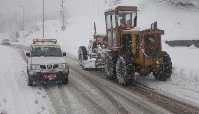 برفروبی در گردنههای مواصلاتی شهرستان سنقروکلیایی