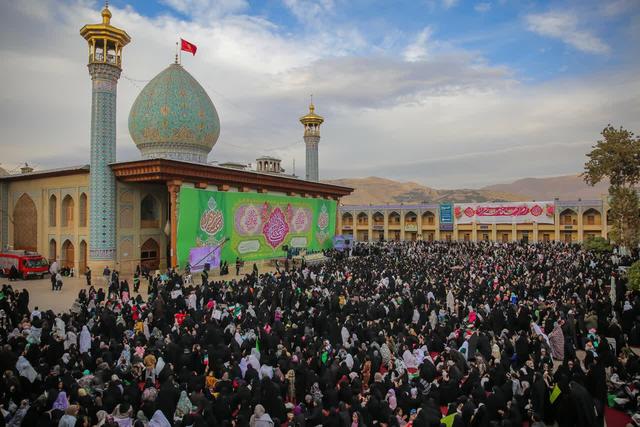 حماسه آفرینی بانوان شیرازی در گردهمایی عفاف و حجاب حرم شاهچراغ