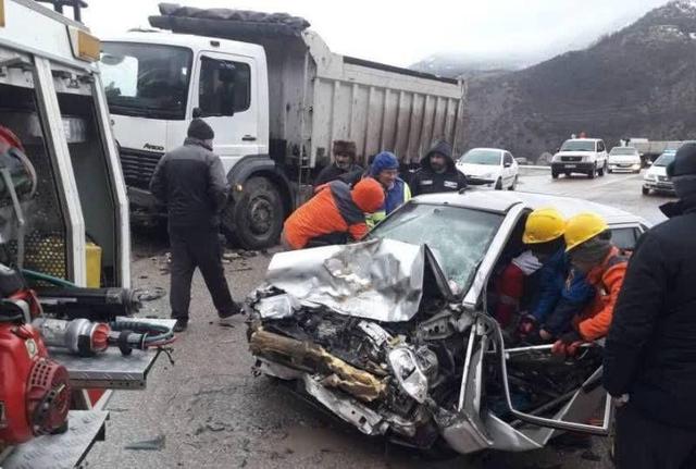 برخورد پراید و اتوبوس در خمین ۲ فوتی برجای گذاشت 