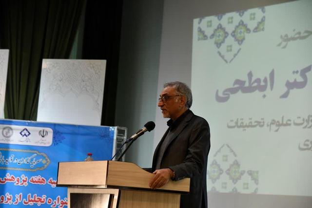 معاون وزیر علوم: دانشگاهها باید از آموزشمحوری به دانشگاه کارآفرین تبدیل شوند