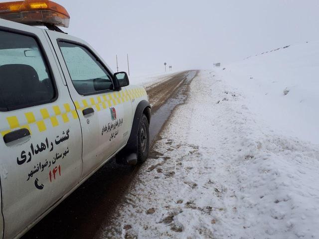 ارتفاع برف در جاده پونل گیلان به ۲۰ سانتیمتر رسید |فیلم