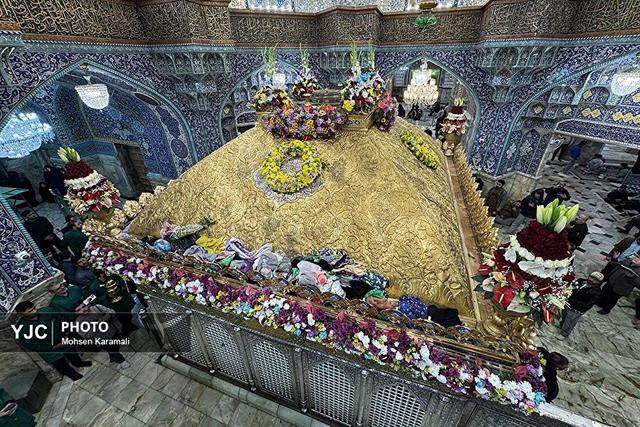 گل آرایی ضریح مطهر حرم حضرت معصومه (س)