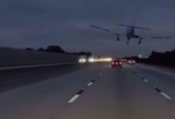 فیلم/ لحظه سقوط هواپیمای کوچک بر روی خودرو در فلوریدا