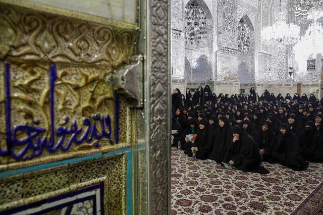 فیلم/ آیین غبارروبی ضریح نورانی رضوی با حضور جمعی از بانوان