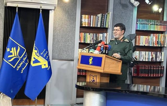 باید نقش زنان در اداره جامعه را به رخ دشمن بکشیم