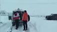 عملیات ۸ ساعته نجات مادر باردار در برف و کولاک تکاب (فیلم)