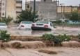 ببینید | طوفان شدید باران و گرفتار شدن ماشین‌ها در جاده عین خوش به دهلران