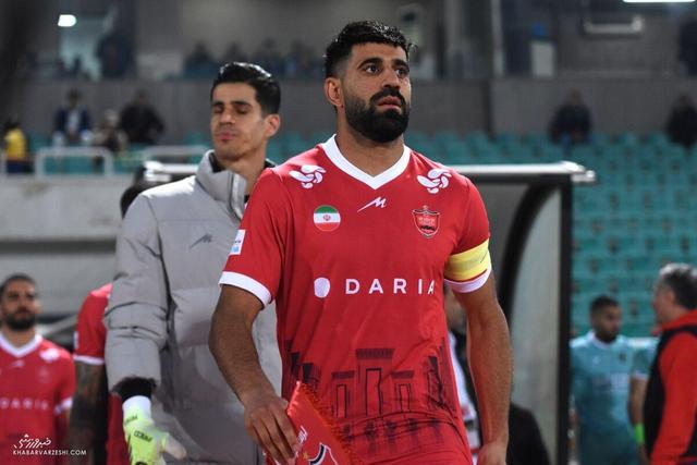 شرطی که باعث شد ملی‌پوش پرسپولیسی به استقلال برود/ حق به حق‌دار رسید، بازوبند به صاحبش!