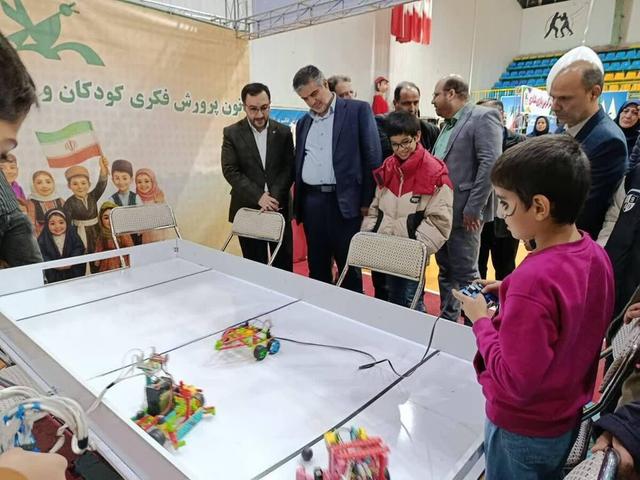 استاندار مرکزی از نخستین جشنواره ملی بازی و اسباب‌بازی اراک بازدید کرد