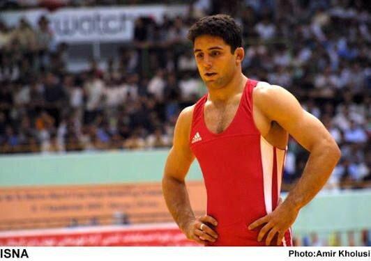 تغییر ظاهر عجیب قهرمان کشتی جهان در سالن هفتم تیر
