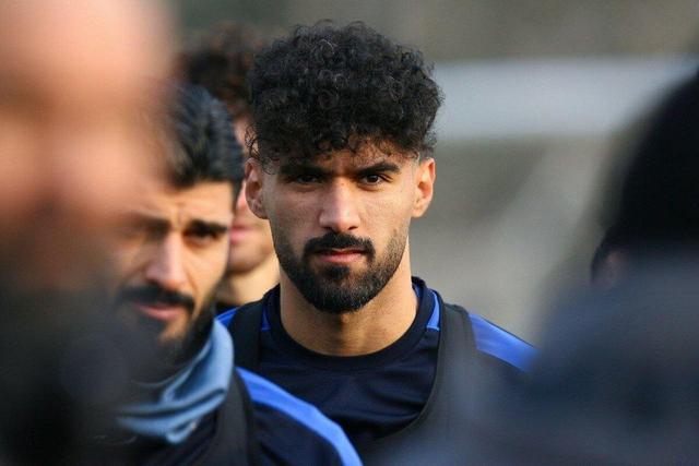 غیبت احتمالی ستاره دفاعی استقلال برابر خیبر