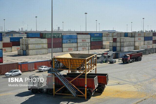 ٢۵ کشتی حامل کالای اساسی معطل ارز بر روی آب