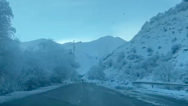 جاده کندوان سفیدپوش شده است