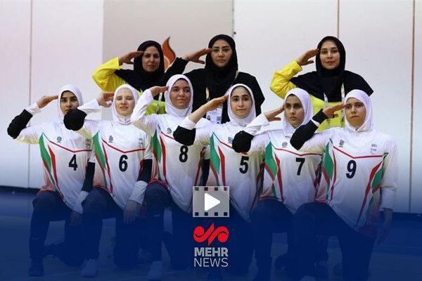 همخوانی دختران گلبال ایران در امارات به افتخار «ایران»