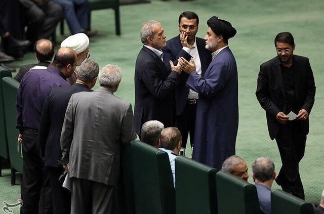 مردم راضی نیستند یک ریال از پول کشور خرج این دستگاهها شود!