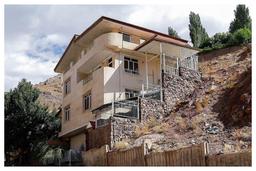 اَبَر ویلای شخص ذینفوذ در حاشیه رود کرج تخریب شد +ویدیو