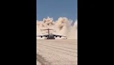 تیک‌آف شگفت‌انگیز هواپیمای باری سی-۱۷ گلوب مستر در باند ناآماده صحرا (فیلم)