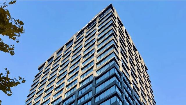 ساختمانی با نمای متفاوت در ژاپن (+عکس)