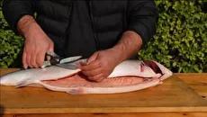 غذای روستایی آذربایجان: کباب ماهی سالمون در نمک و تنور (فیلم)