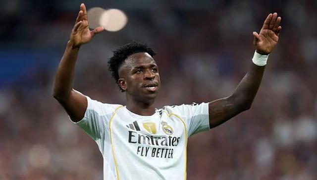 شرایط بحرانی وینیسیوس جونیور در رئال مادرید؛ هو شدن ۳ باره در برنابئو و توقف مذاکرات تمدید