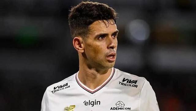 شوک به فوتبال برزیل؛ اسکار، ستاره سابق چلسی، به دلیل مشکل قلبی از فوتبال خداحافظی کرد