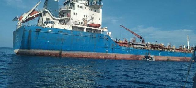 توقیف یک کشتی نفتکش خارجی در دریای عمان/ ۱۸ متهم شامل کاپیتان و خدمه تحت نظر هستند