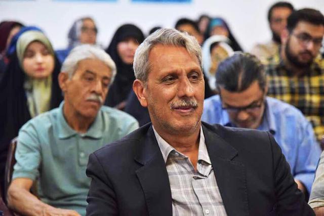 یک منتقد ادبی: نقد غیرحرفهای ممکن است نویسنده را از ادامه مسیر منصرف کند