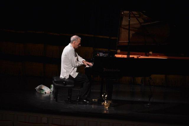 کنسرتی با طعم شوخی!