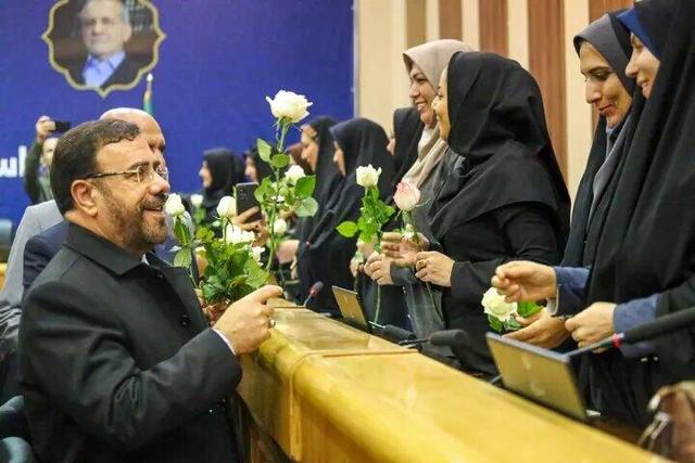 استاندار: فارس در بهرهگیری از ظرفیت بانوان در عرصههای مدیریتی پیشتاز است