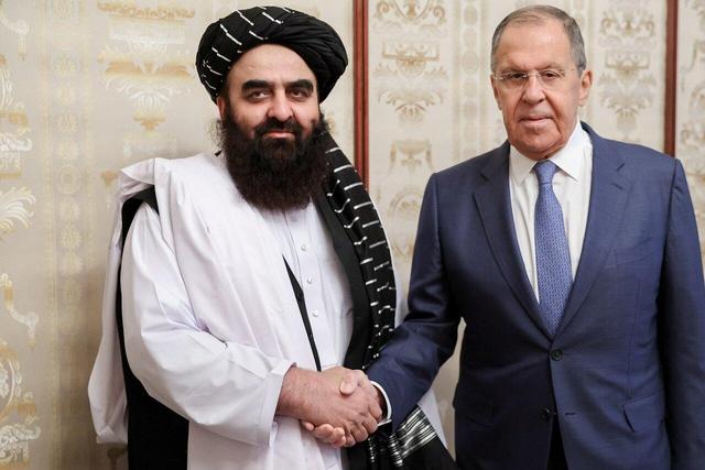 چالش‌های طالبان برای به رسمیت شناخته شدن / روسیه و چین مواضع متفاوتی دارند