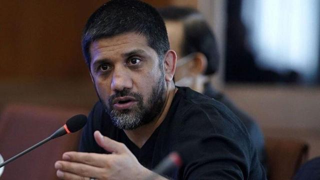 دبیر: امام حسین (ع) را ۳۰ هزار نفر زدند من که کسی نیستم + ویدئو | این فحاشیها برای من، جذابیت کشتی برای مردم