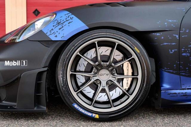 چرا برخی خودروها از ترمزهای سرامیکی استفاده می‌کنند؟