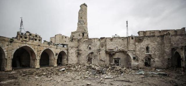  یکی از درهای مسجد جامع عمری در شهر غزه به دلیل باران فرو ریخت